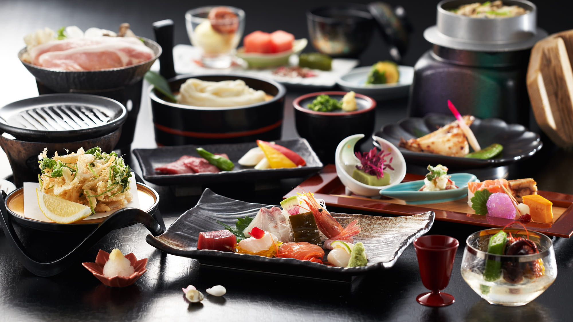 【ハイグレード】旅行先では食事の質にこだわるグルメな方にオススメ　食の王国富山の旬会席「恋月の膳」