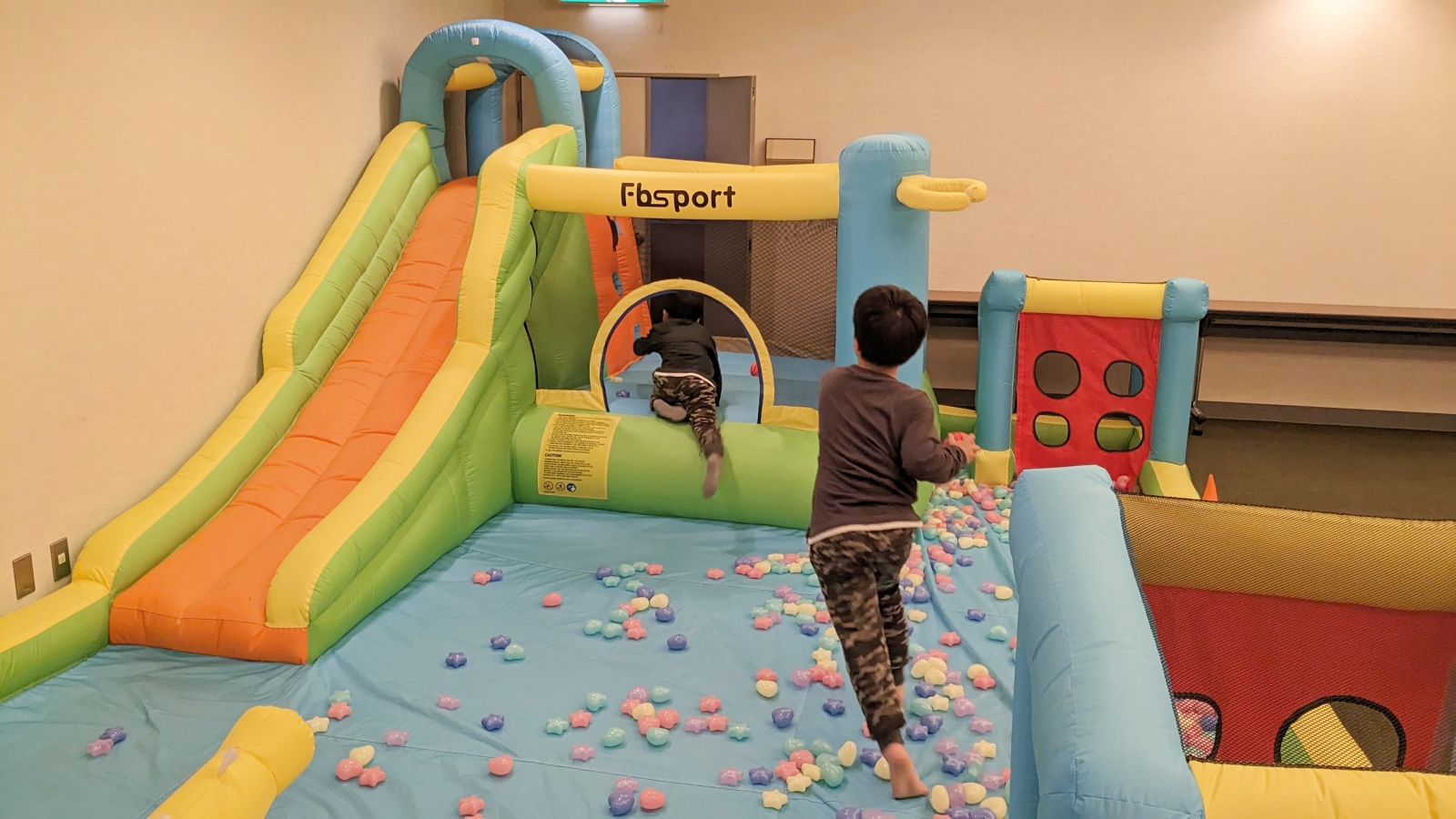 ホテル内のキッズスンペース「プチアトラクション」はお子様も大喜びの遊び場