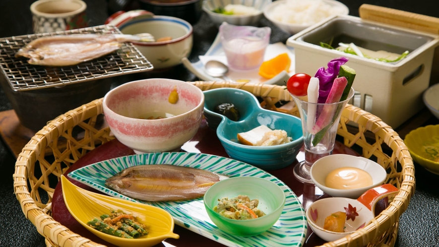 ■ご朝食■地元の山菜をふんだんに使用した和食膳