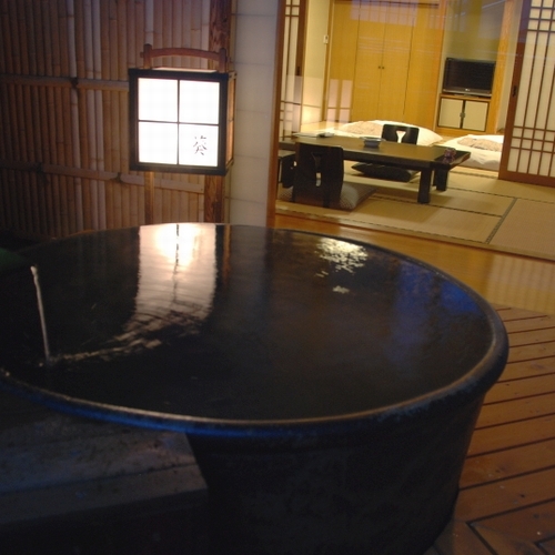 房间：带露天浴池的客房【葵】20.5榻榻米的宽敞日式房间
