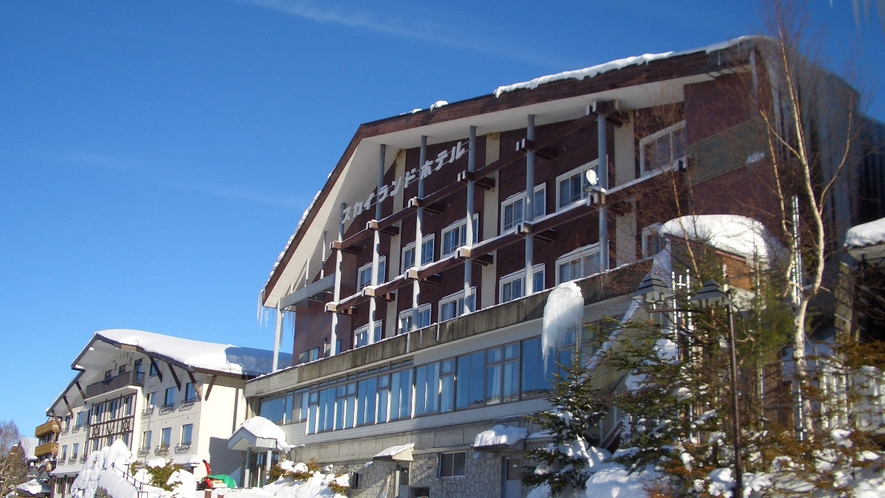 *ホテル外観【冬】志賀高原では、良質な雪が降り積もります。