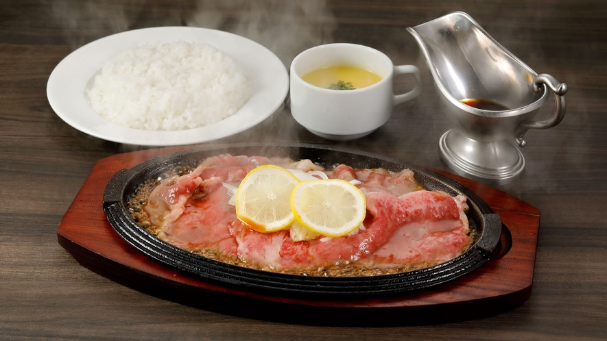 朝食・追加300円（2300円朝食）で黒毛和牛のレモンステーキ朝食がお召し上がりいただけます。