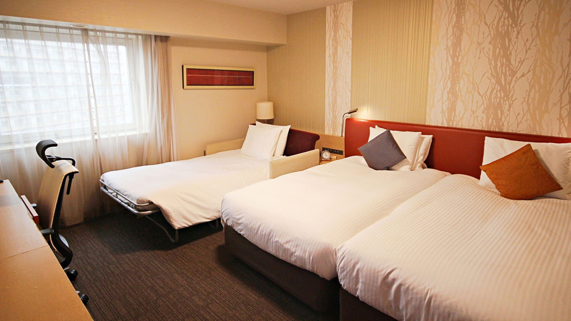 ［禁煙］ハリウッドツイン【28平米・ベッド幅110cm】3名