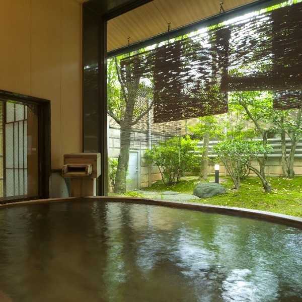 An open-air bath at "Tsubakien". This is Hinoki no Yu