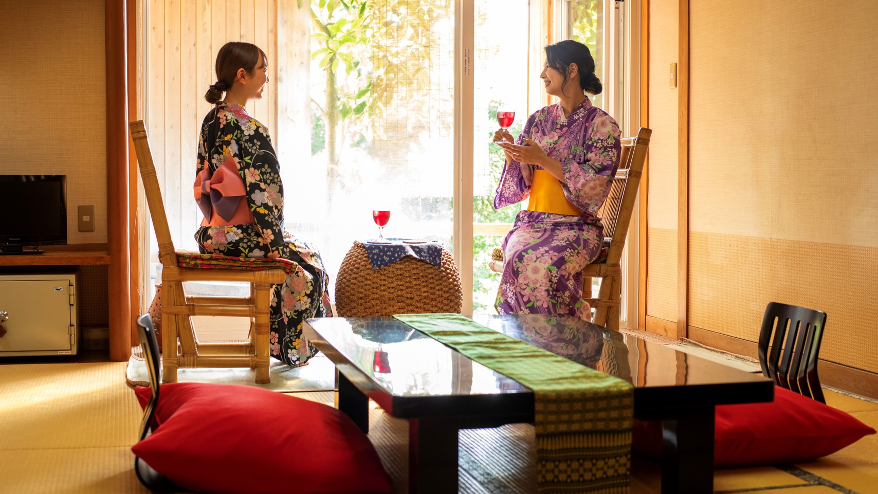 【10畳露天風呂付き和室】心地よい木漏れ日が入って来るお部屋