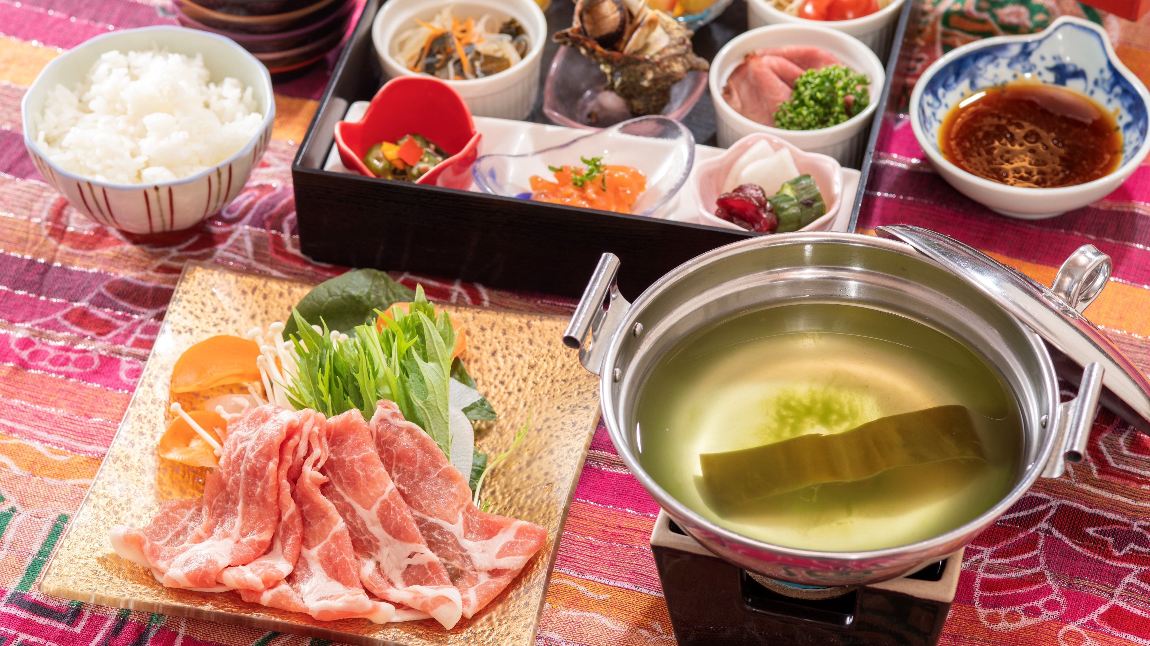 部屋食・松花堂弁当・豚肉しゃぶしゃぶ