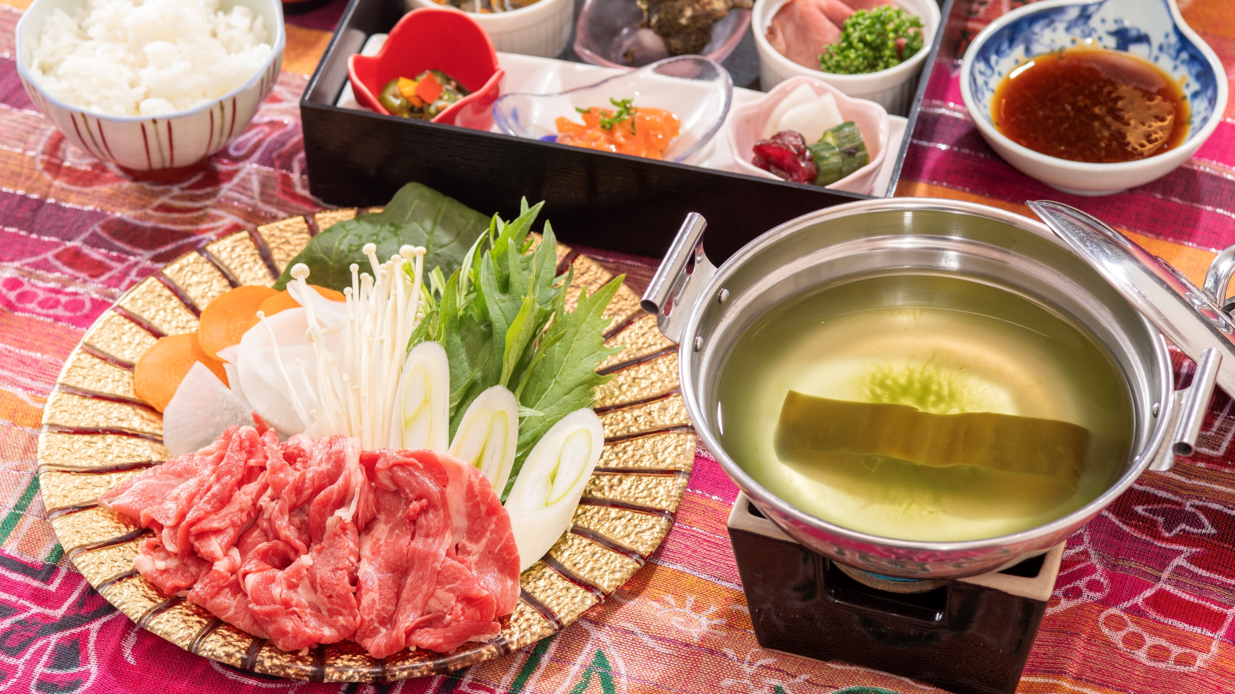 部屋食・松花堂弁当・牛肉しゃぶしゃぶ