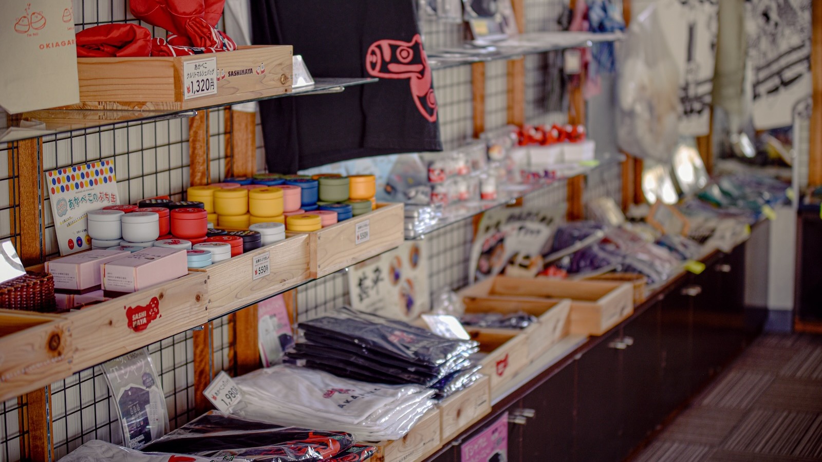 充実した売店で旅の思い出をご購入ください。