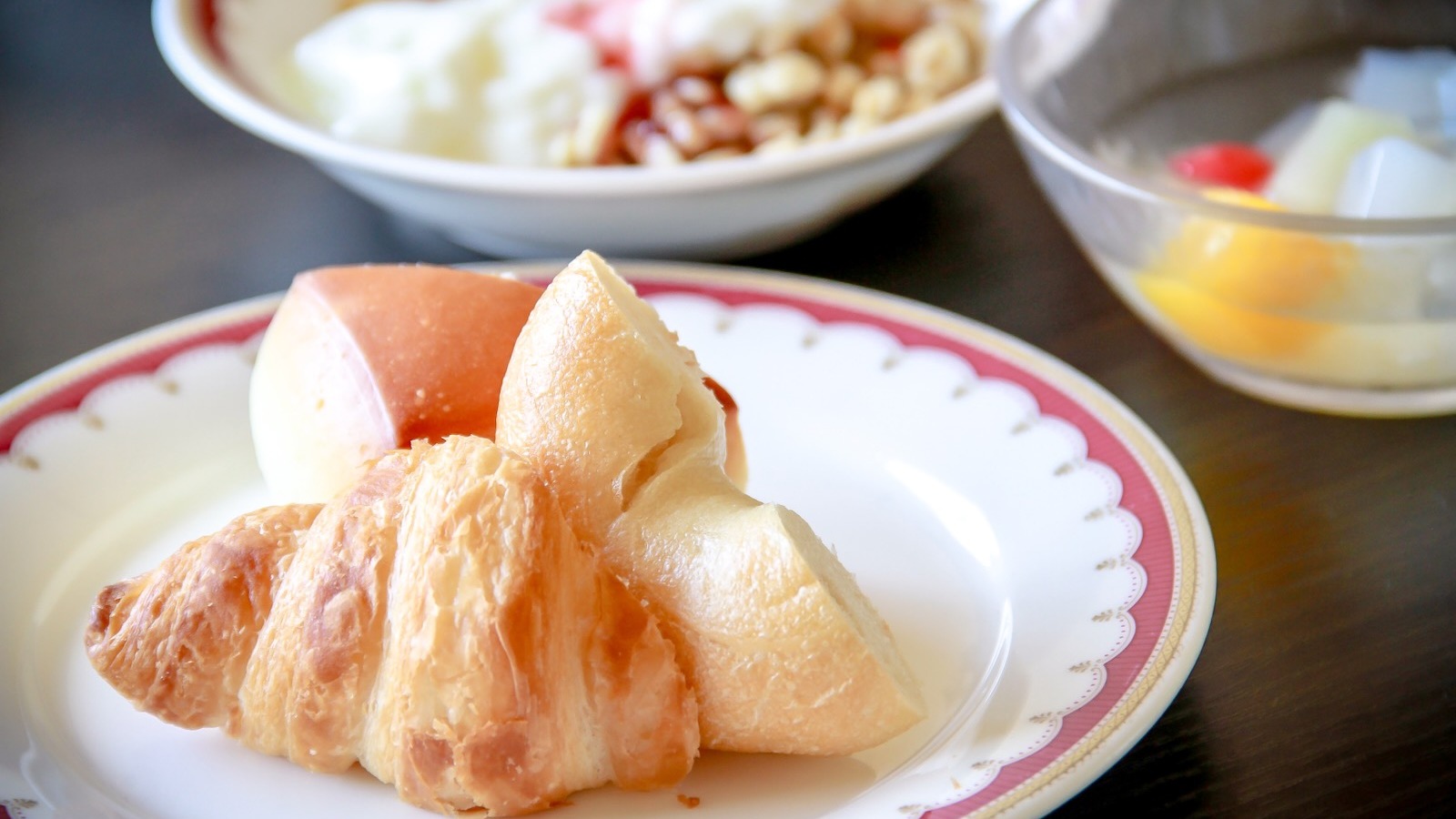 朝食はパンもございます♪お好きな物をお選びください。