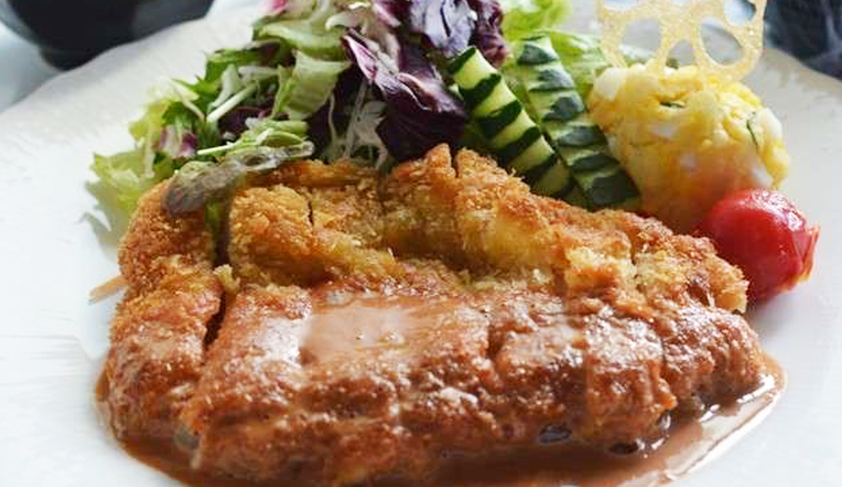 【夕食一例】とんかつ定食（メイン・ごはん・汁物・サラダ・小鉢等