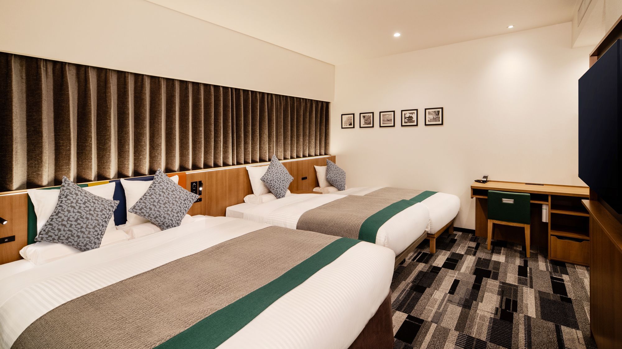 禁煙◇リニューアル アクセシブルクイーンエキストラベッド2台