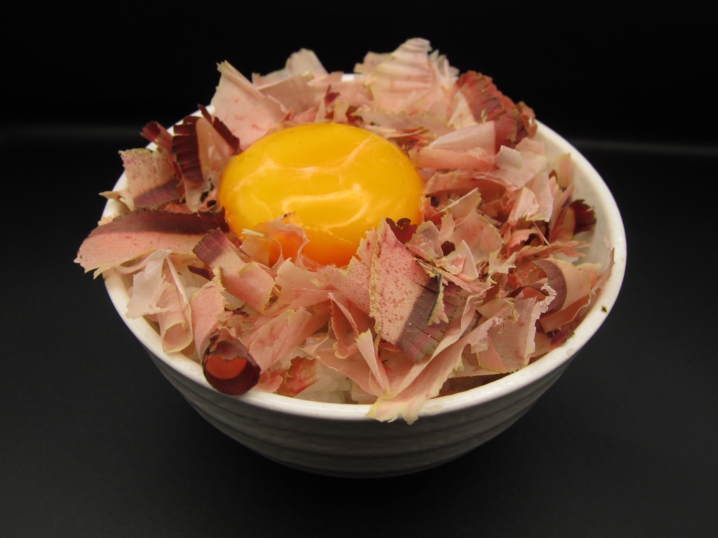 削りたて鰹節&times;卵黄ごはん