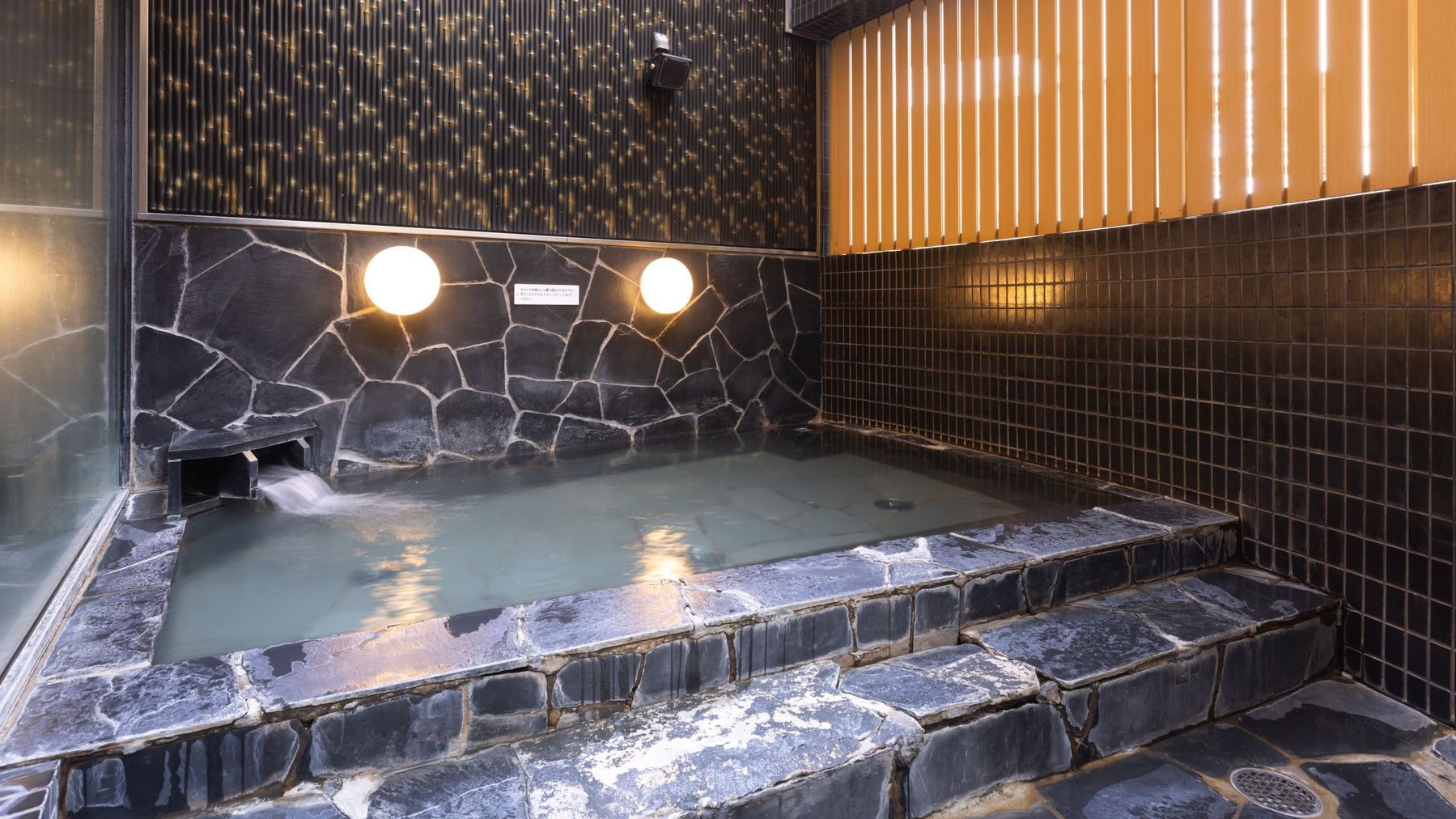 【素泊まり】2室コネクトルームプラン　2部屋合わせて22平米　テレビもバス・トイレも各客室に完備