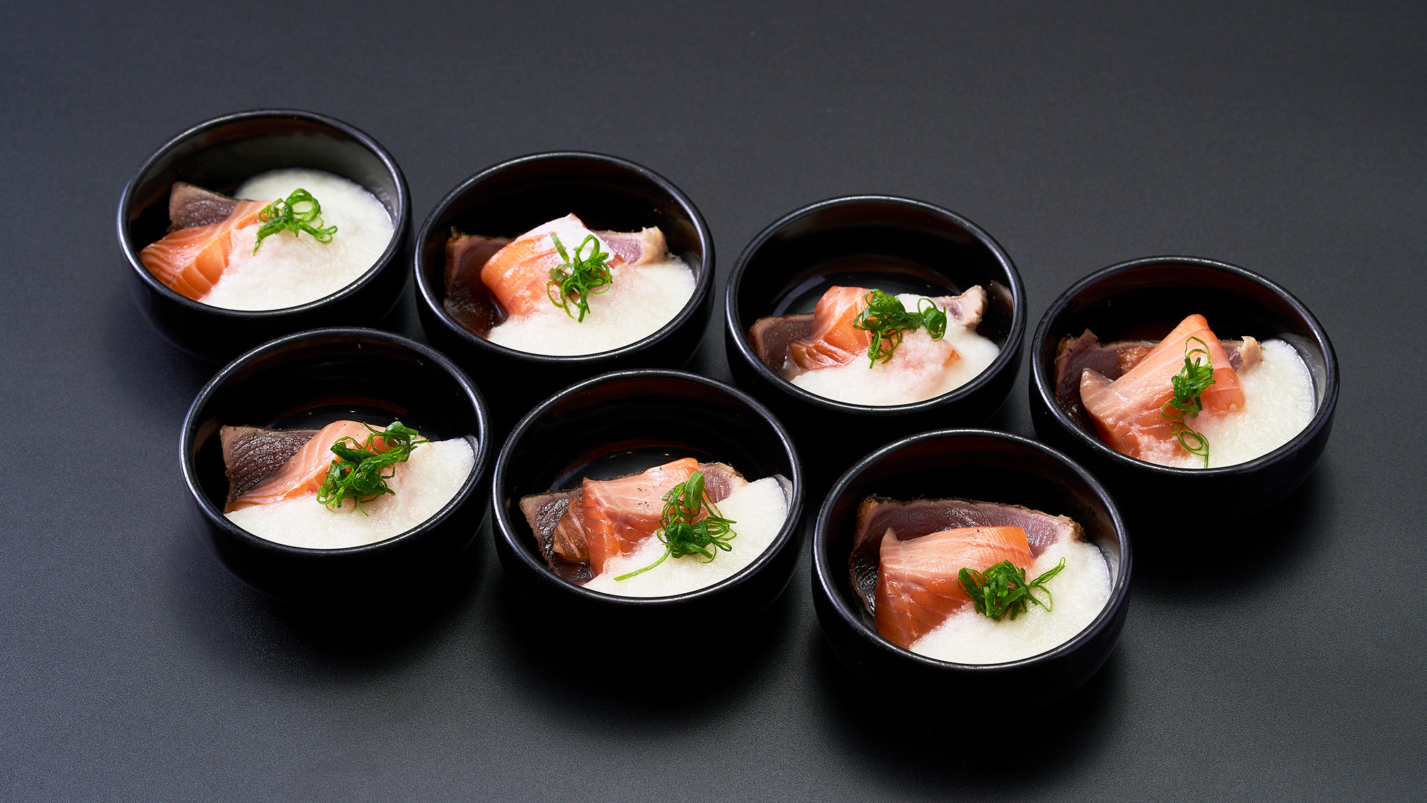 【朝食】三陸産銀鮭と宮城県産鰹の山掛け