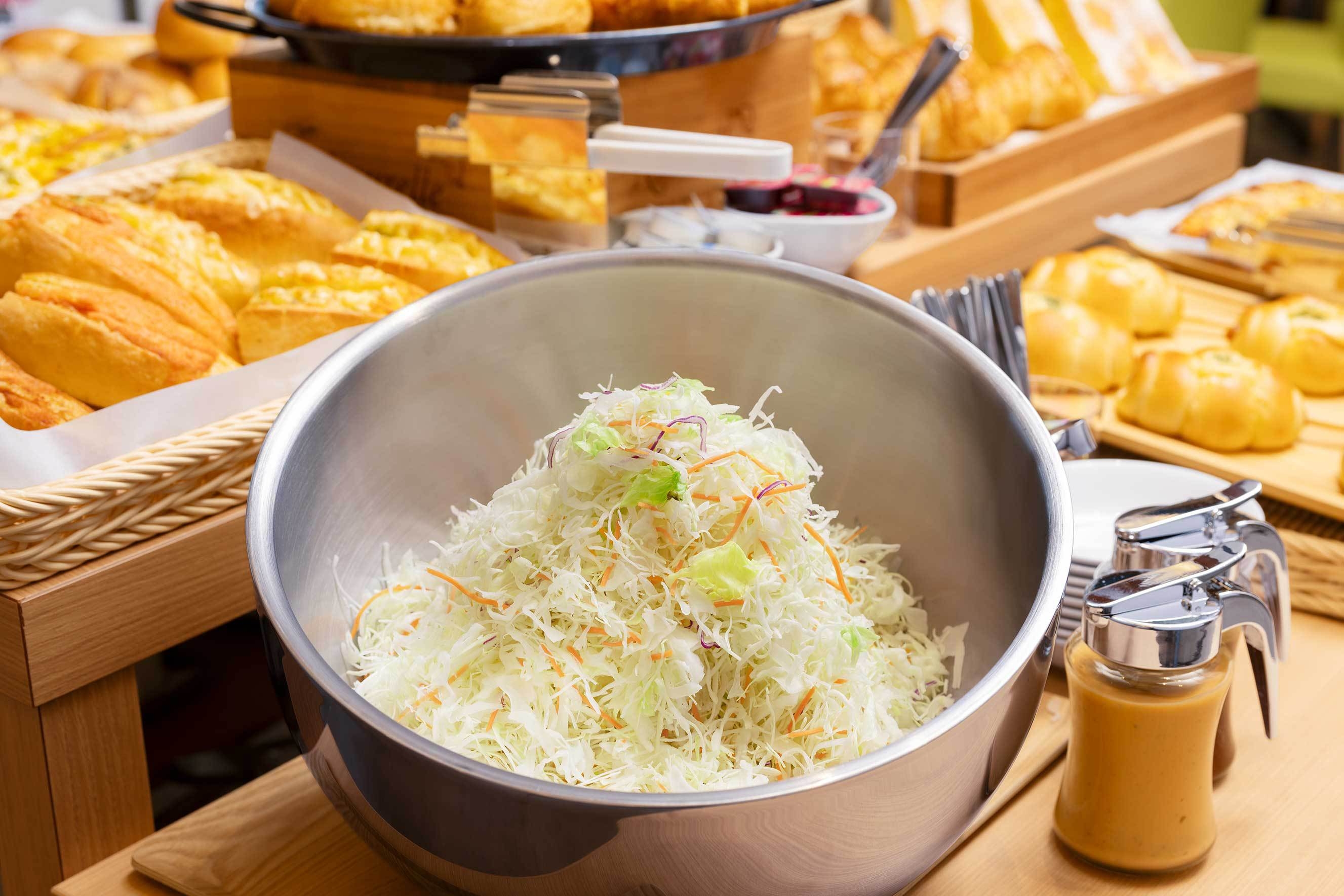 23年4月リニューアル♪地元有名店の焼きたてパン【火曜日のみ和定食】［朝食付き］プラン
