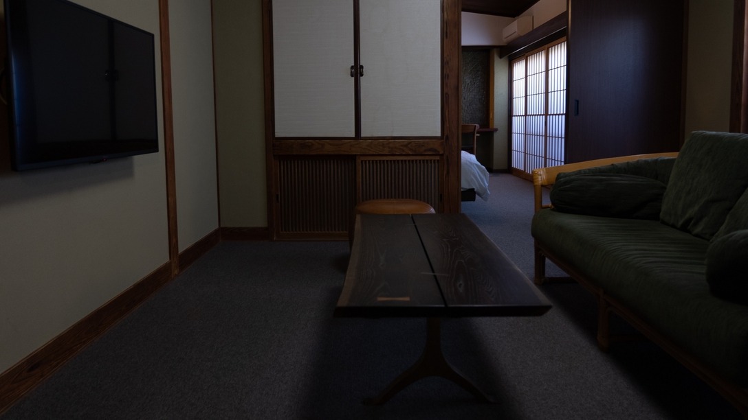 奏（そう）：静けさに包まれた和のしつらえが、旅人をそっと迎え入れる一室