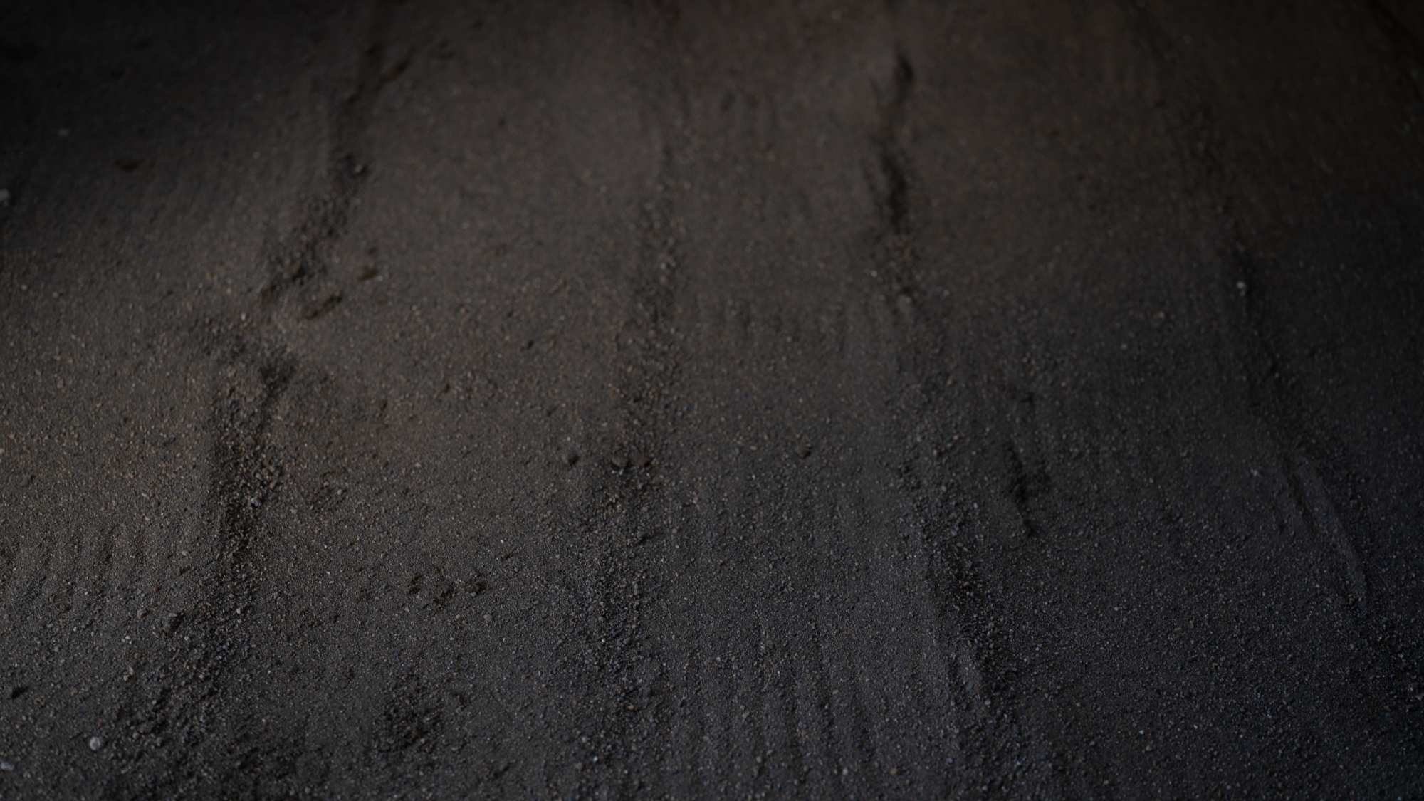 じんわりと伝わる熱が心までほどく砂湯体験。