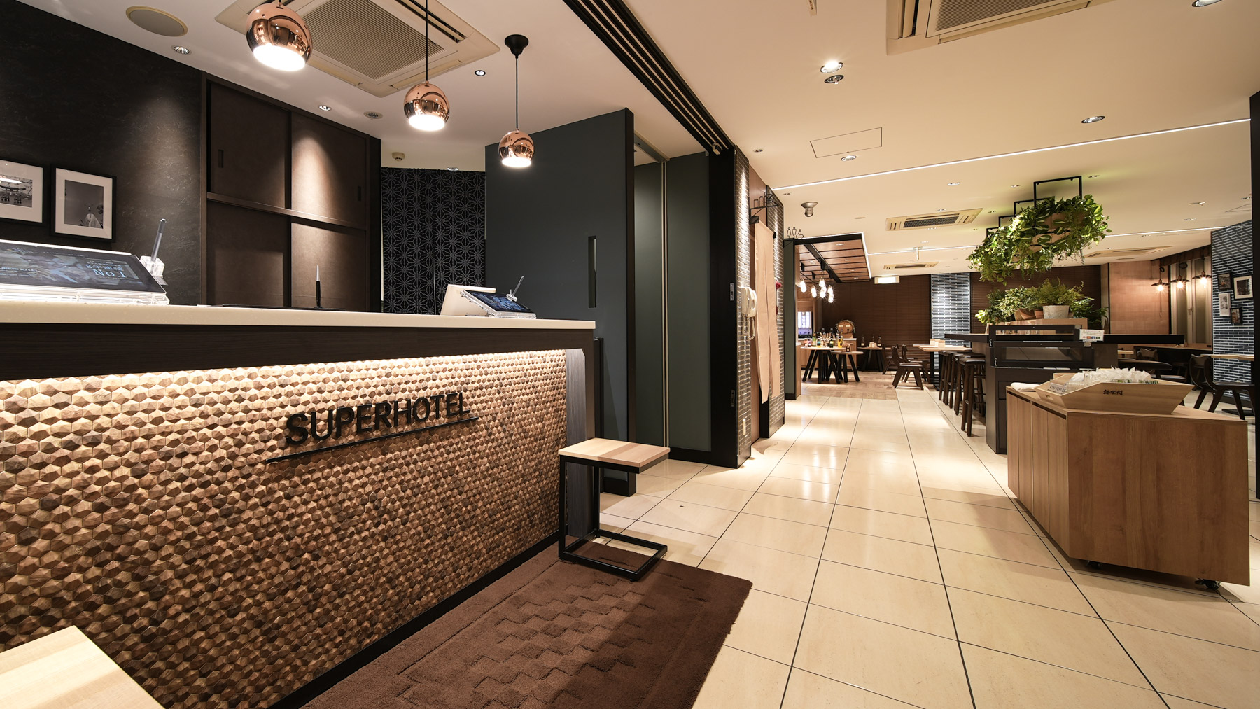 「おかえりなさいませ」こちらでチェクインをお迎えします