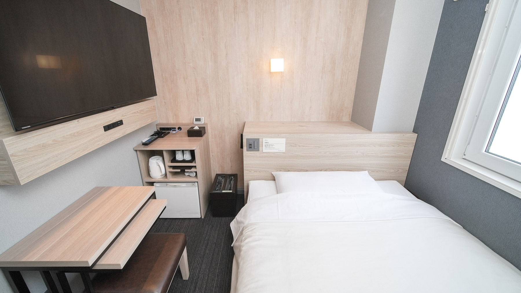 眠りを追及した150cm幅のワイドベッドと適度な硬さのマットでぐっすり