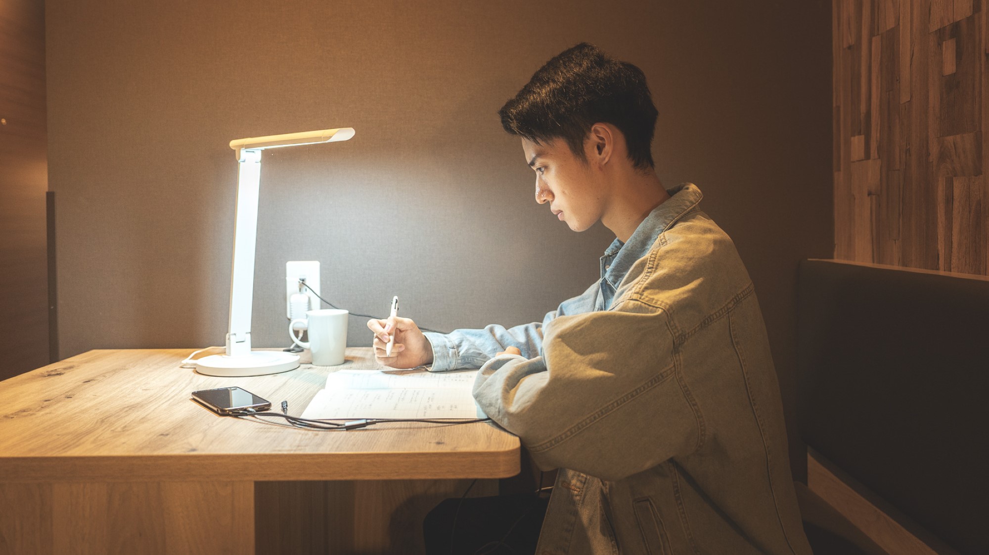 静かな空間で仕事や勉強が捗ります　※使用感イメージ