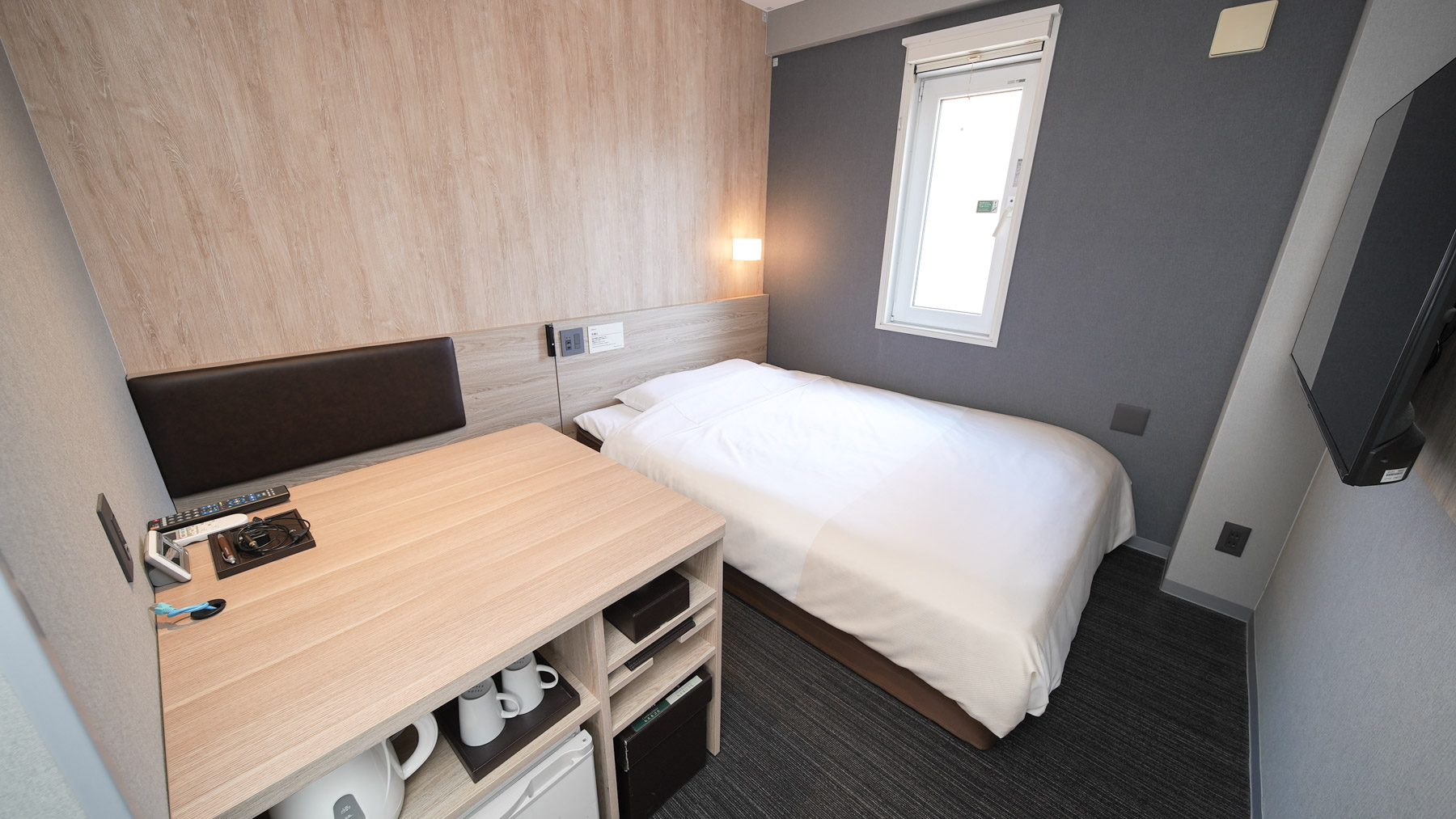 広々としたデスクで作業もしやすいです