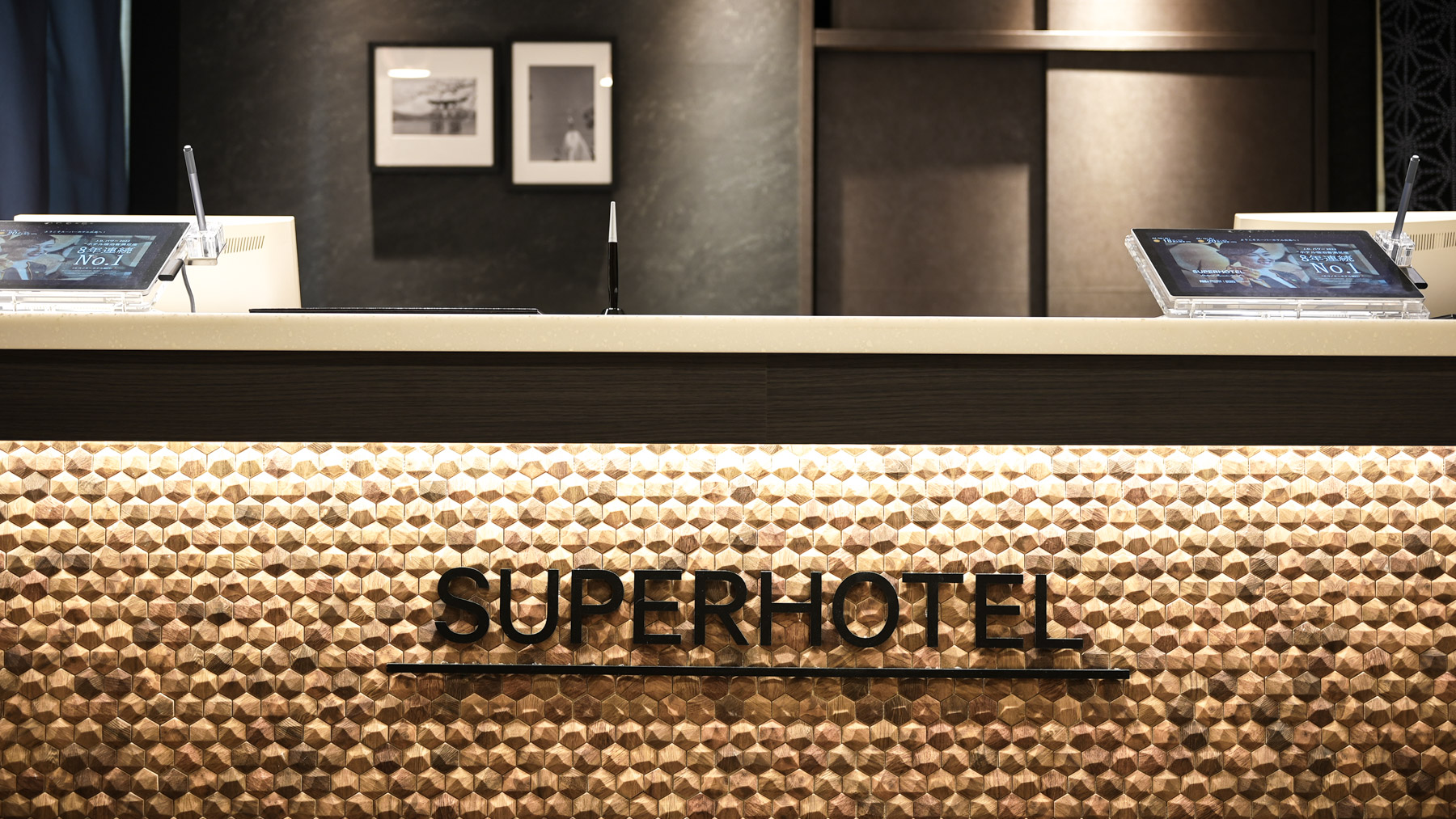 タブレットにサイン！ペーパーレスでエコチェックイン