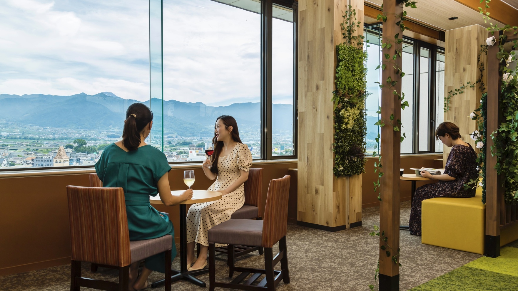 ◆展望ラウンジ利用料込みワイン特典◆【朝食付き】朝食は会場ビュッフェor和定食◆