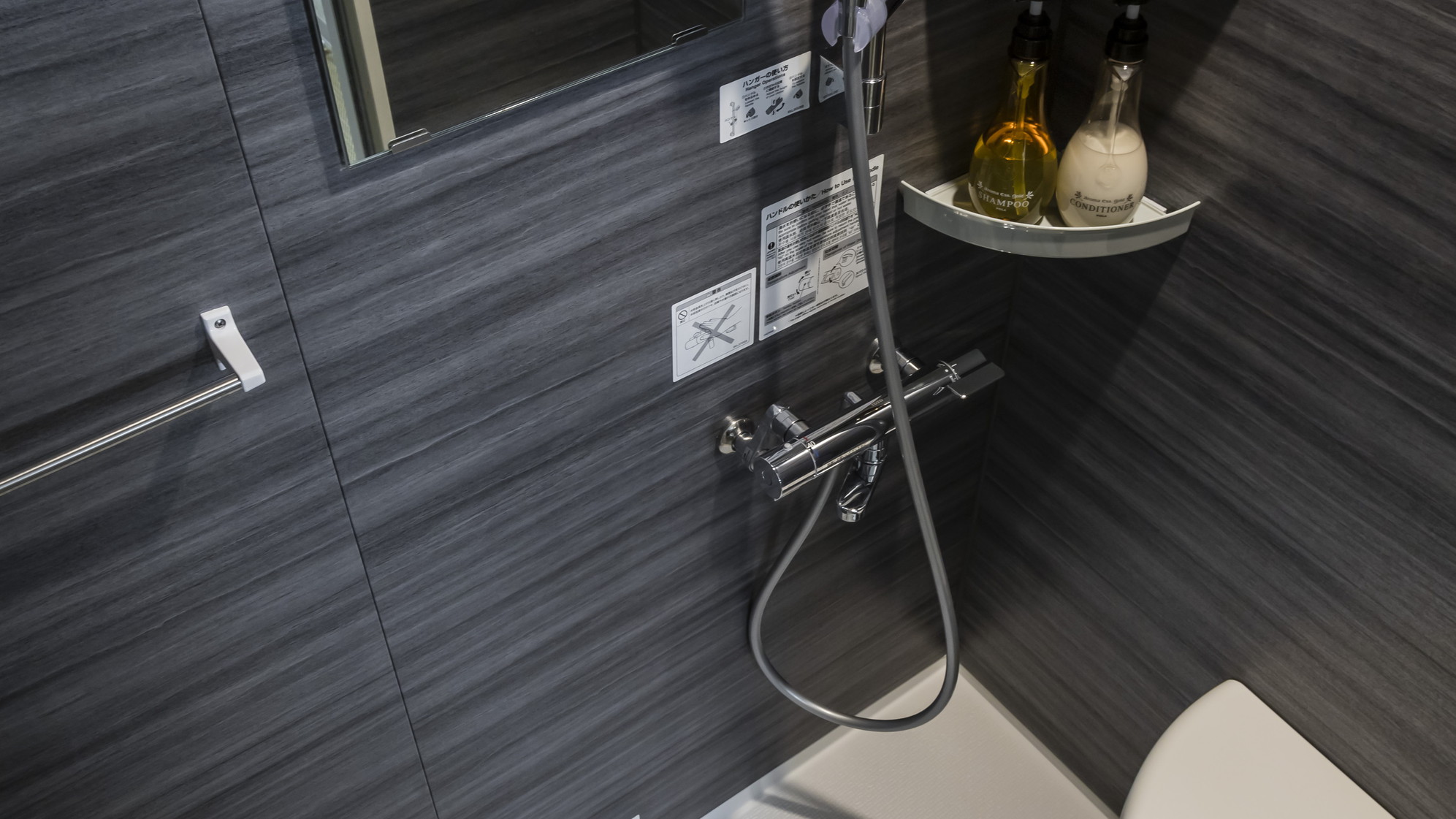 【デラックスA】こちらのお部屋にはシャワールームがございます。