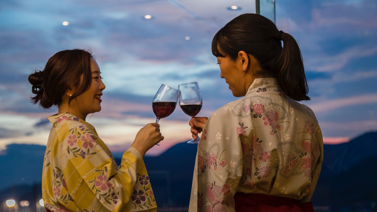 ◆展望ラウンジ利用料込みワイン特典◆【朝食付き】朝食は会場ビュッフェor和定食◆