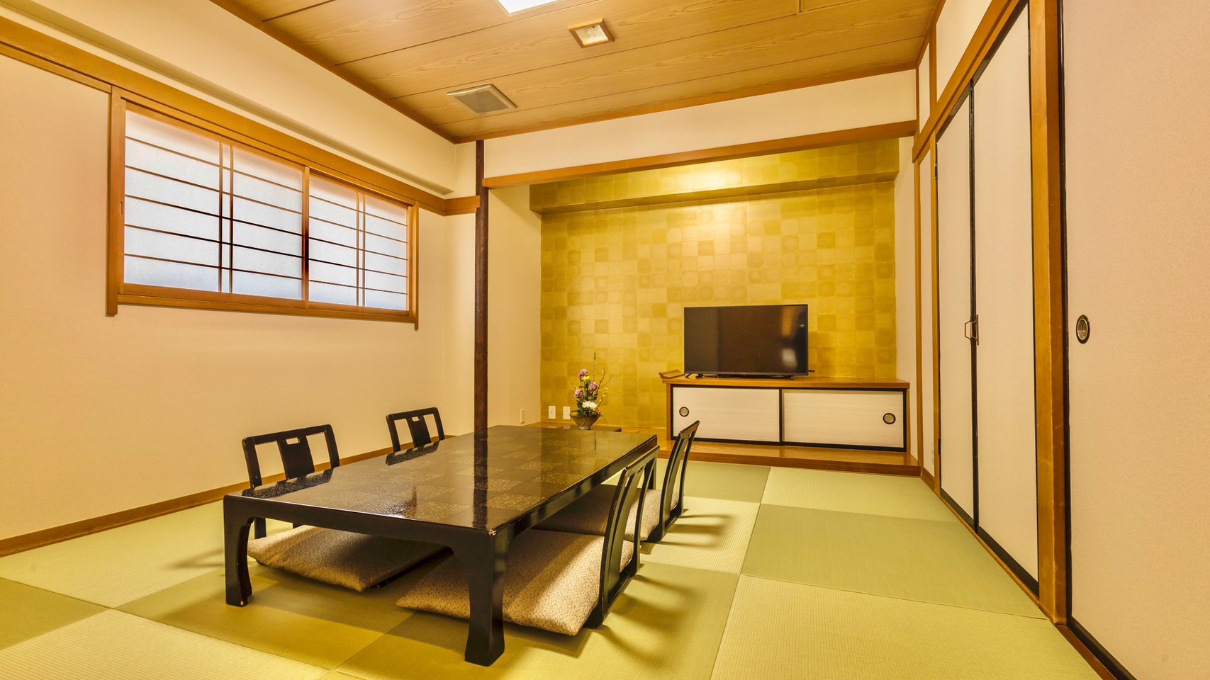 【デラックスA】和室にリビング、寝室と、各お部屋がゆとりのある造りなので、快適にお過ごしいただけます