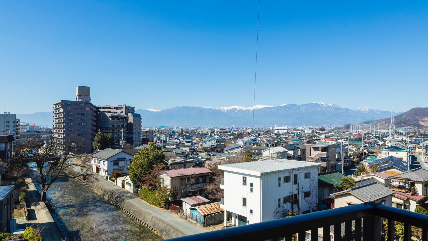 【スーペリア*ベッド】お部屋からは、豊かな山々の景色をお楽しみください。