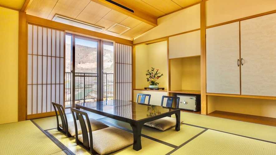 【デラックスB】当館で一番広いお部屋ですので、ファミリーやグループ旅行に最適です。