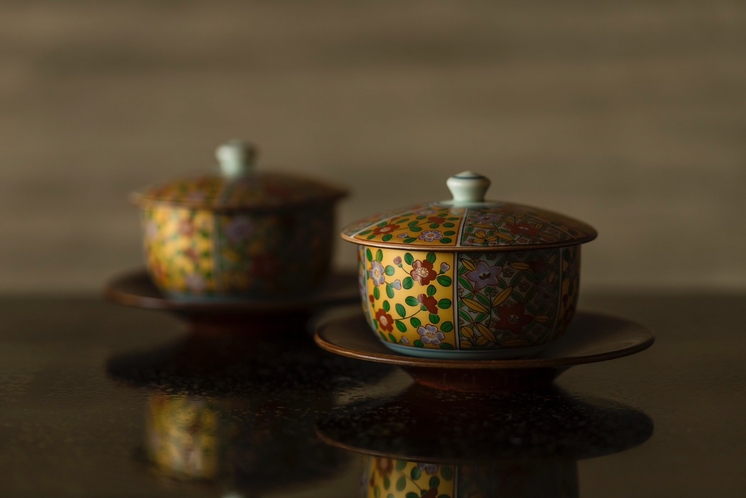 お部屋には、茶器セットをご用意しております。