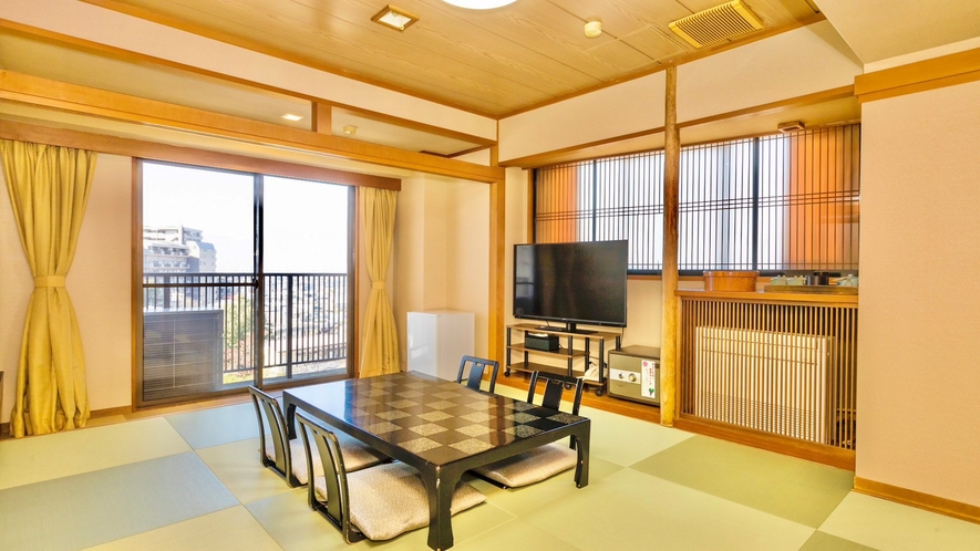 【スーペリア*ベッド】お部屋からは、豊かな山々の景色をお楽しみください。