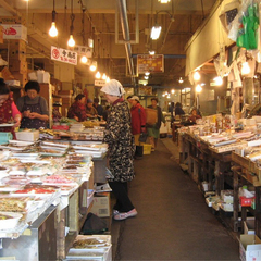 ◇八戸市営魚菜小売市場（八戸湊朝市）