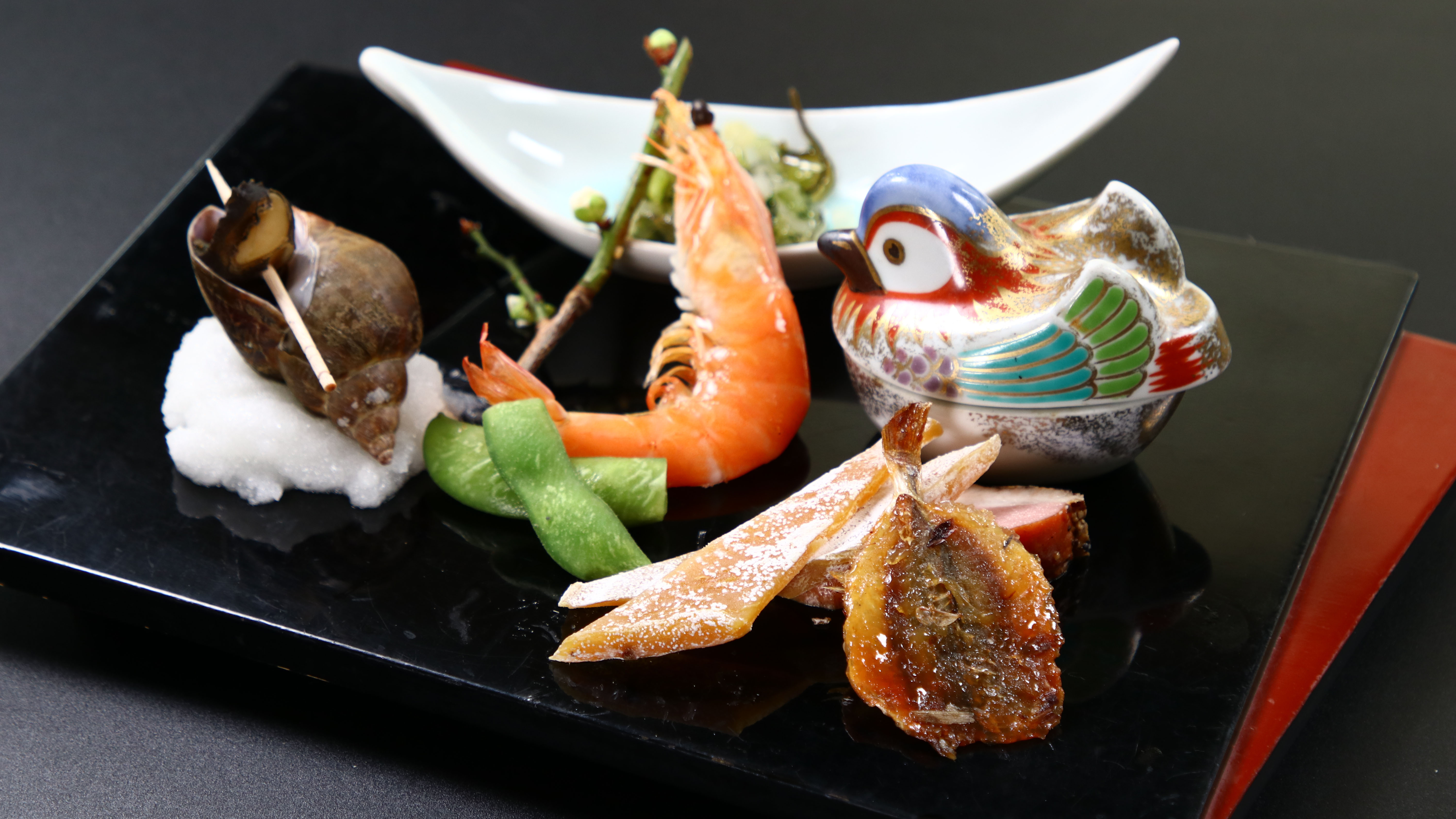 食事の始まりを彩る、季節感溢れる先付け*