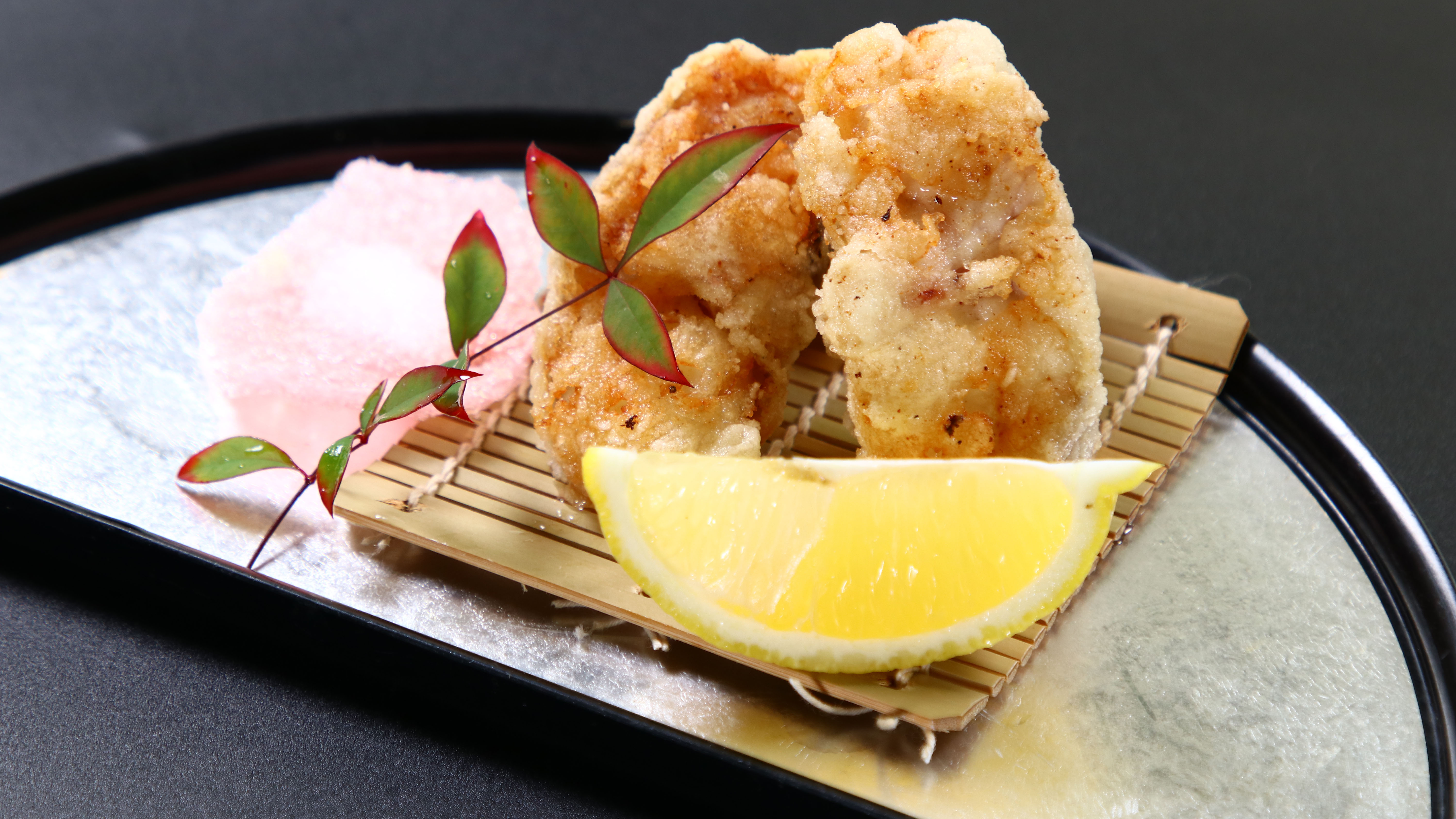 サクッふわのふぐの旨みがたまらないふぐの唐揚げ*