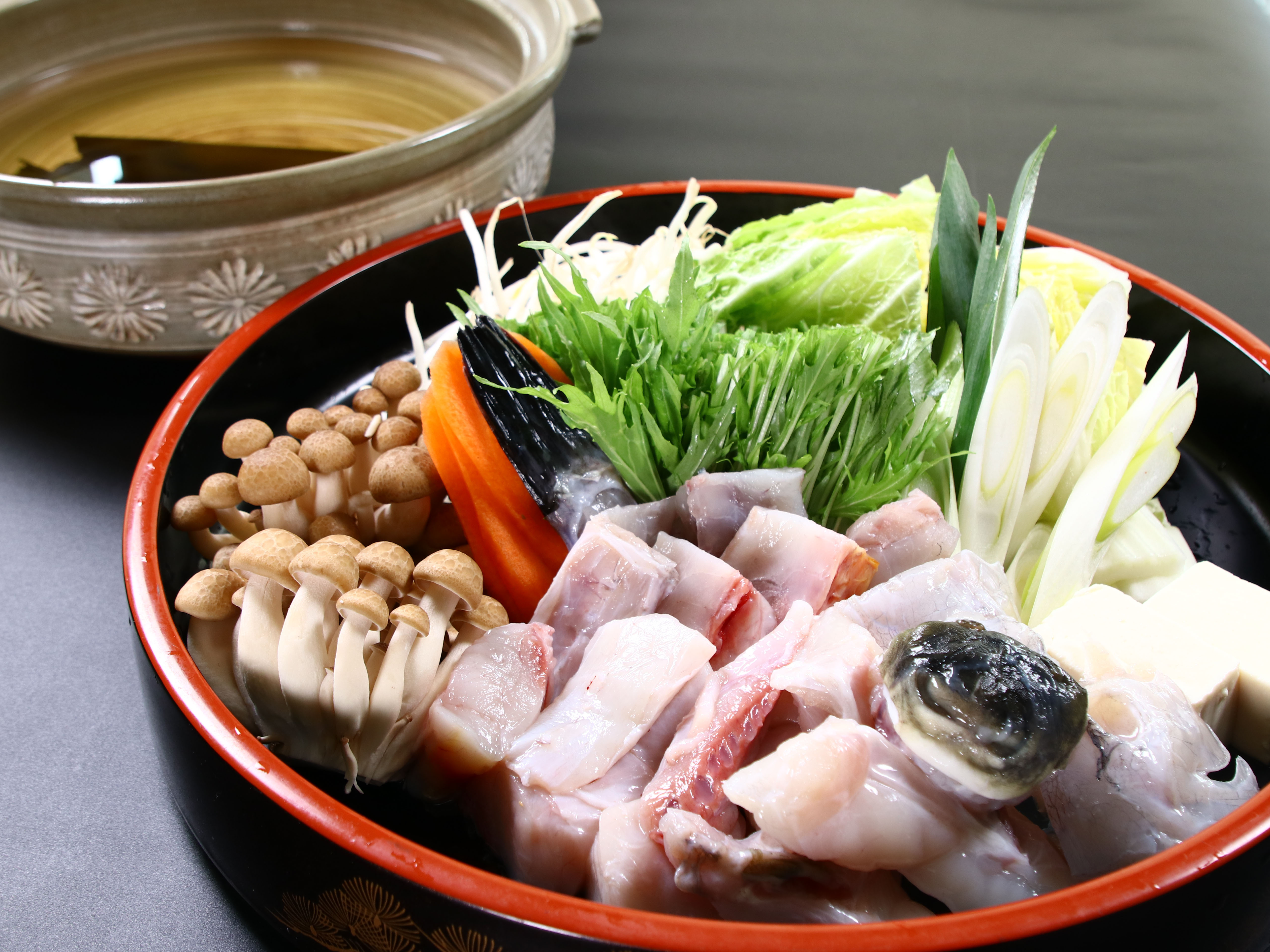 ふぐと野菜の旨みが楽しめるてっちり※写真は2人前です*