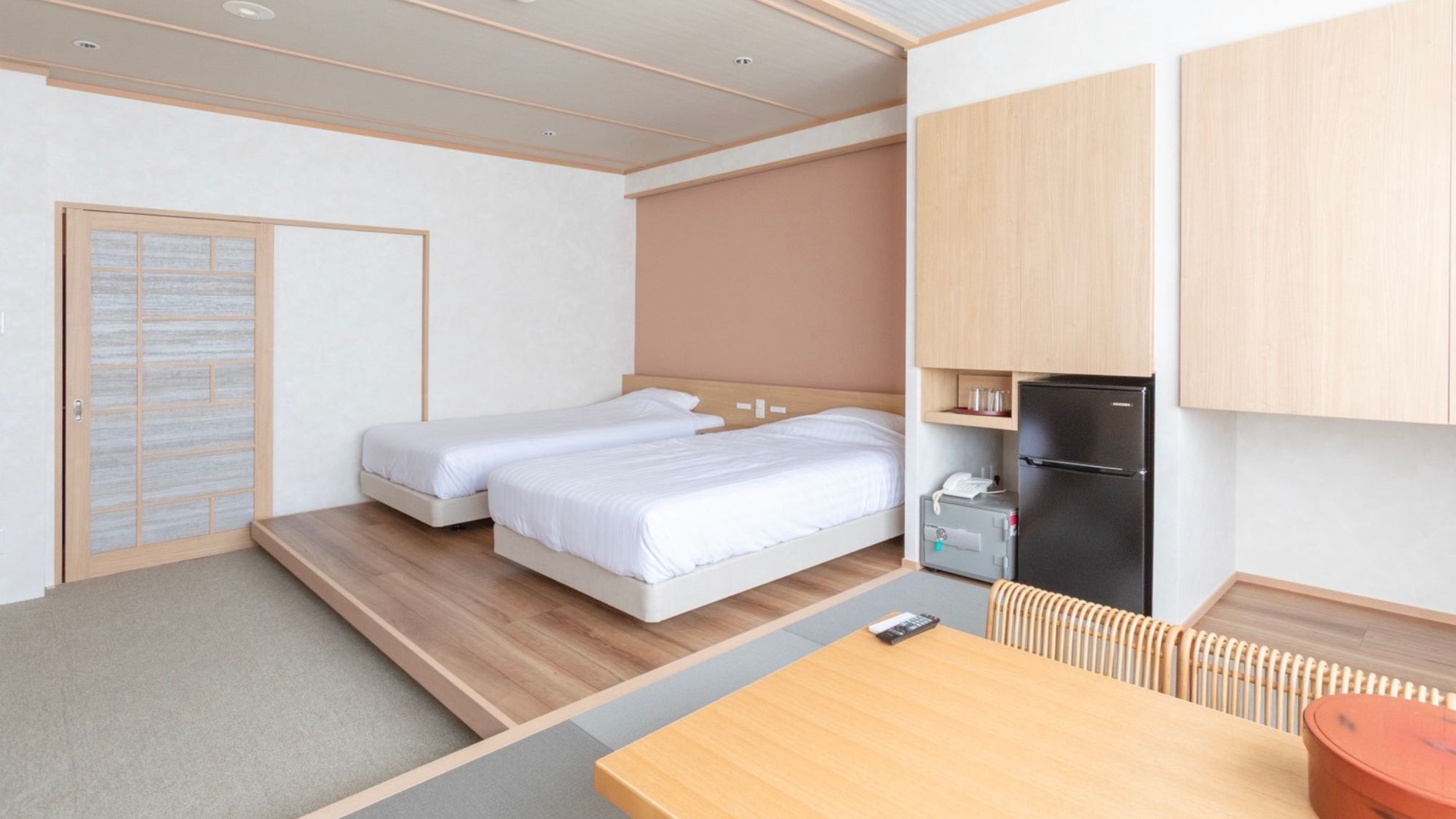 【期間限定】生まれ変わった新客室で過ごす、リニューアル記念特別ステイ《会食場/1泊2食》