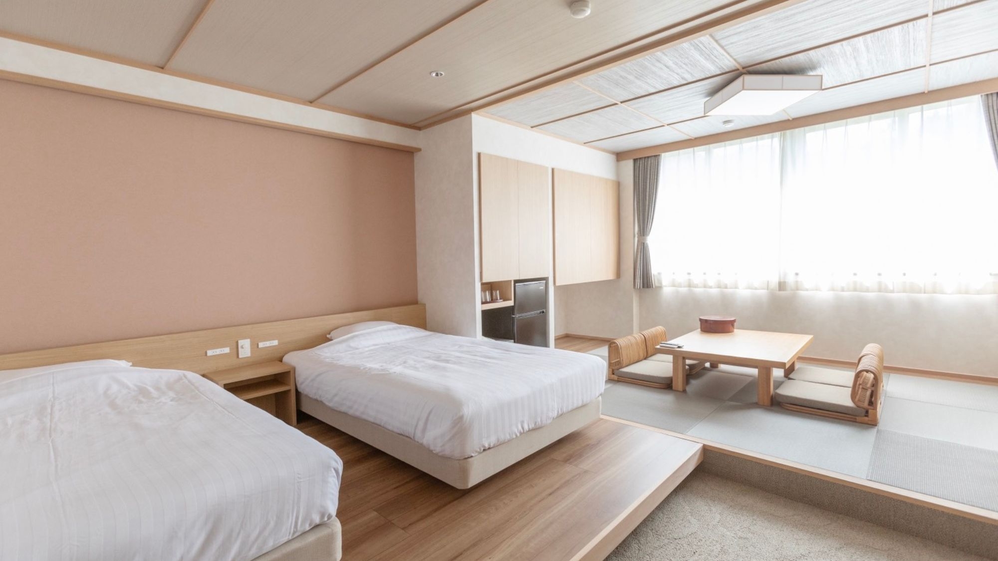 【期間限定】生まれ変わった新客室で過ごす、リニューアル記念特別ステイ《会食場/1泊2食》