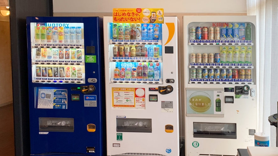 １階自販機コーナーでは、アルコール・ソフトドリンクも充実しております。