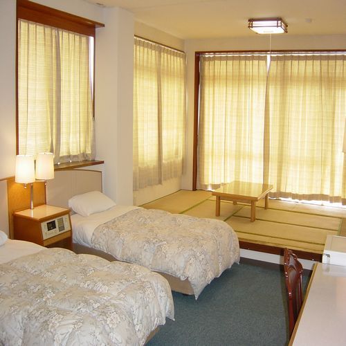 Guest rooms: Japanese and Western