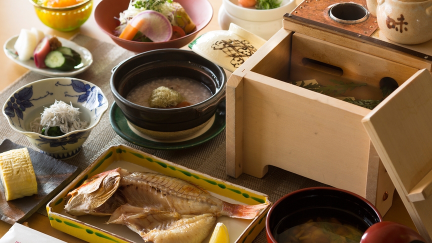 〜お盆期間限定〜朝食付。老舗旅館がお届けする和朝食。天橋立海水浴場ライトアップ開催