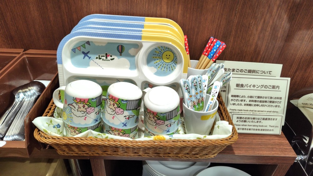 お子様用食器　各種ございます