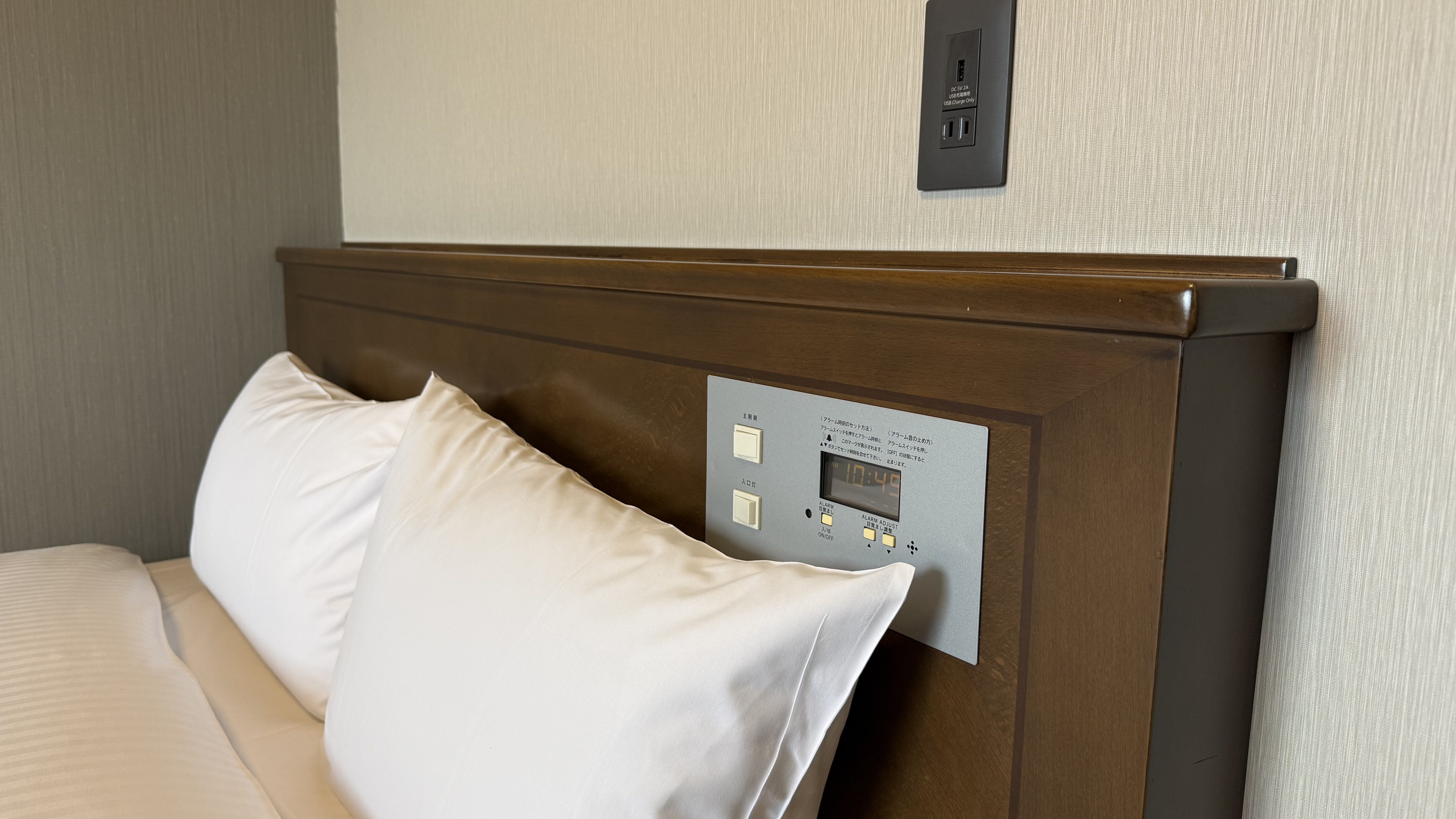 《スタンダードセミダブル》ベッドサイド