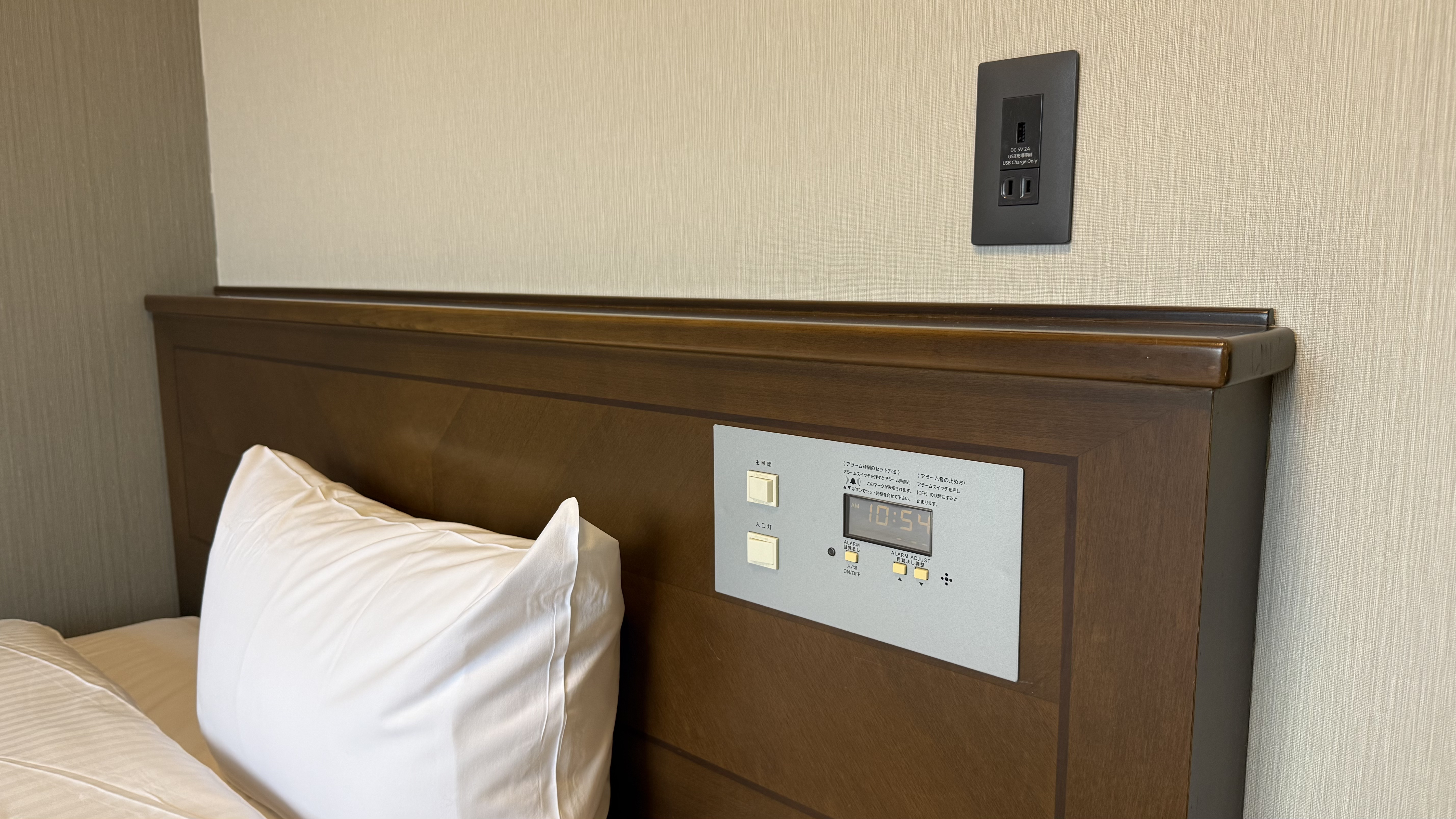 《スタンダードシングル》ベッドサイド