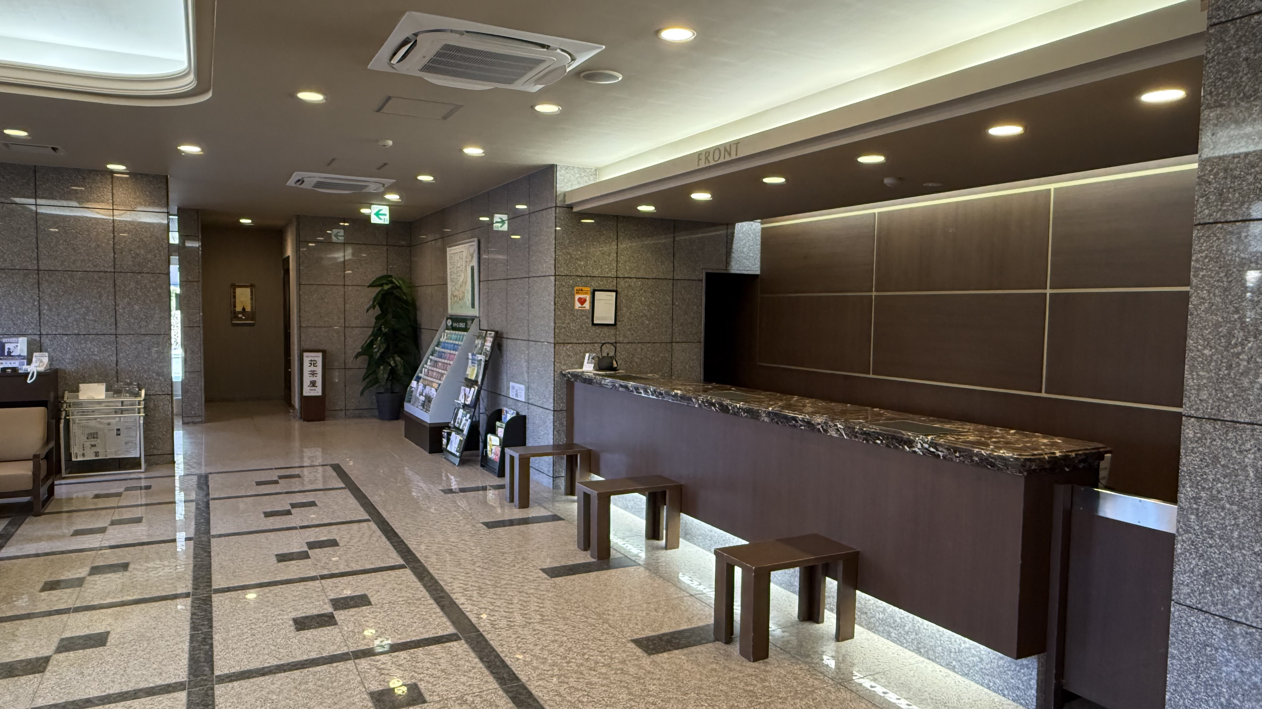 《フロント》24時間お客様をお迎えいたします