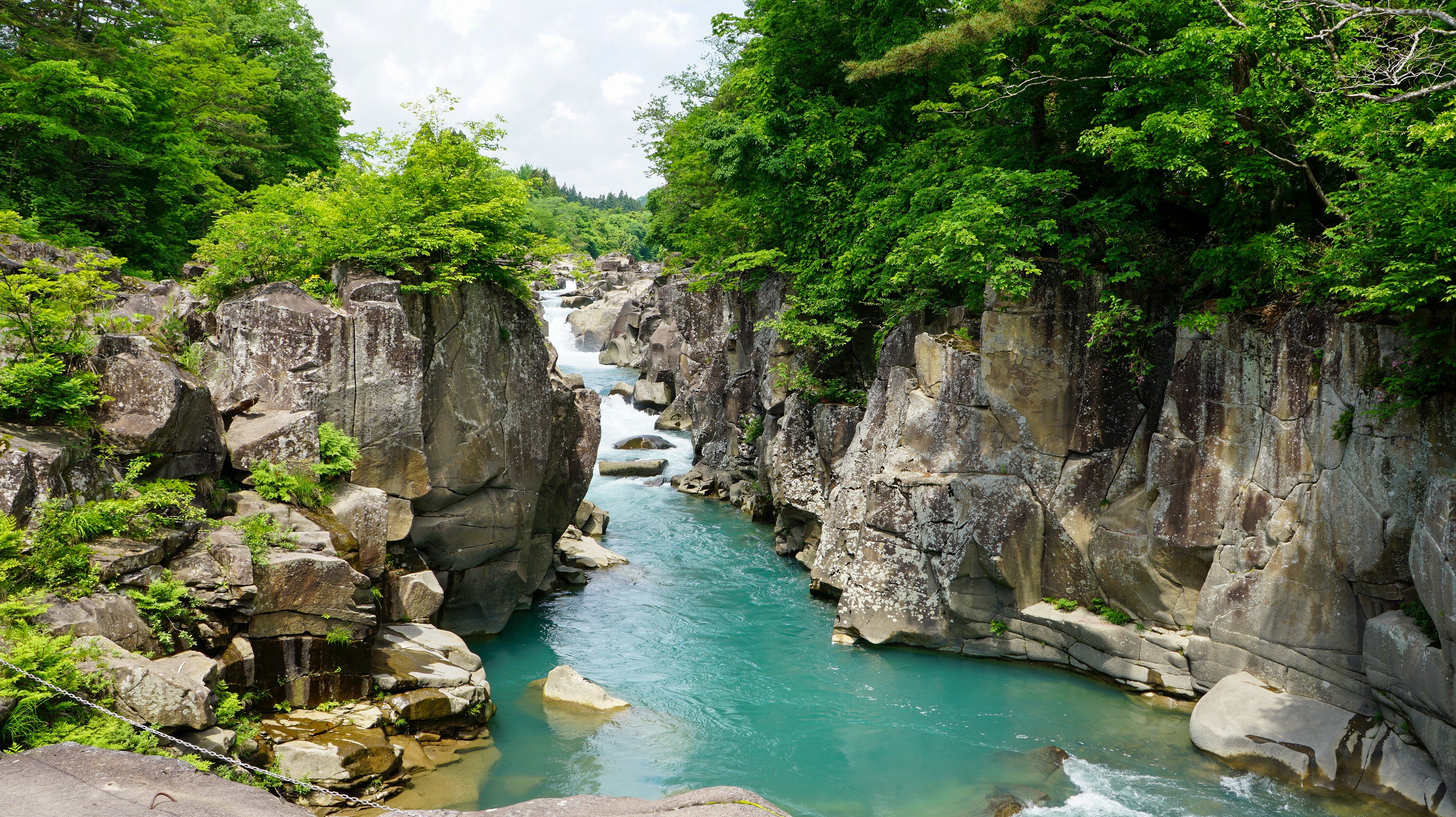 《厳美渓(げんびけい)》約10分／5.4km