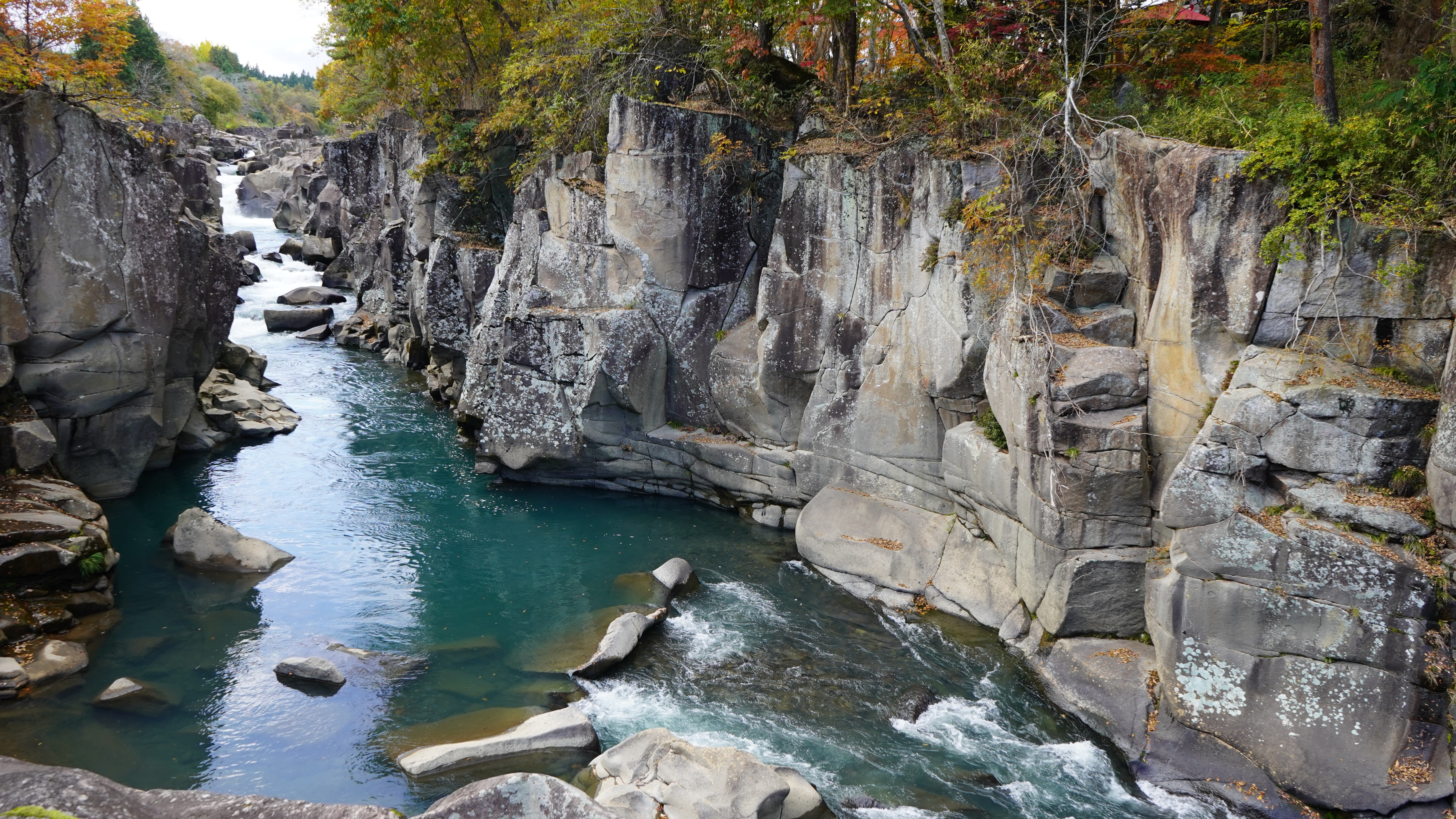 《厳美渓(げんびけい)》甌穴(おうけつ)