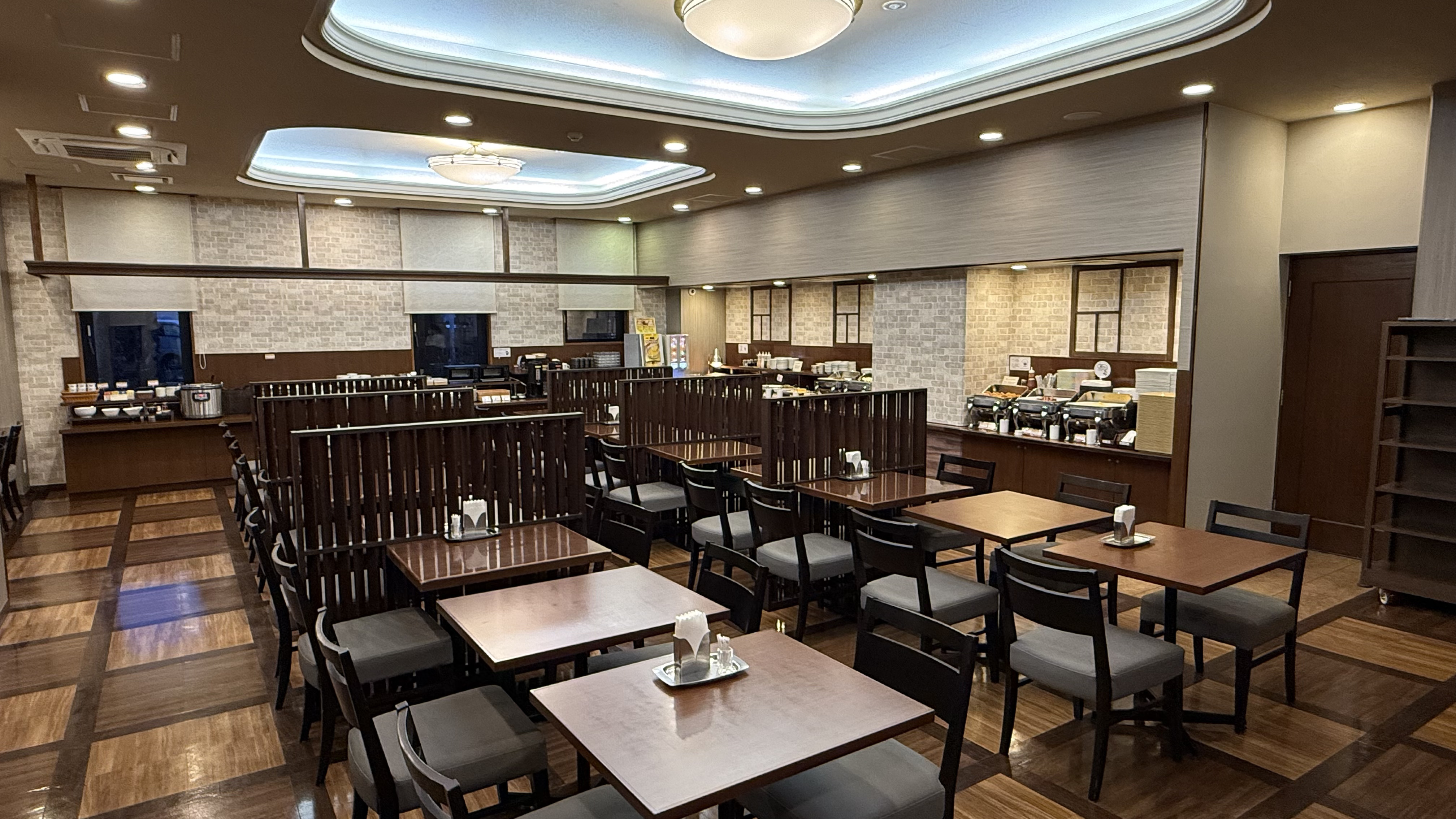 《朝食バイキング》レストラン会場